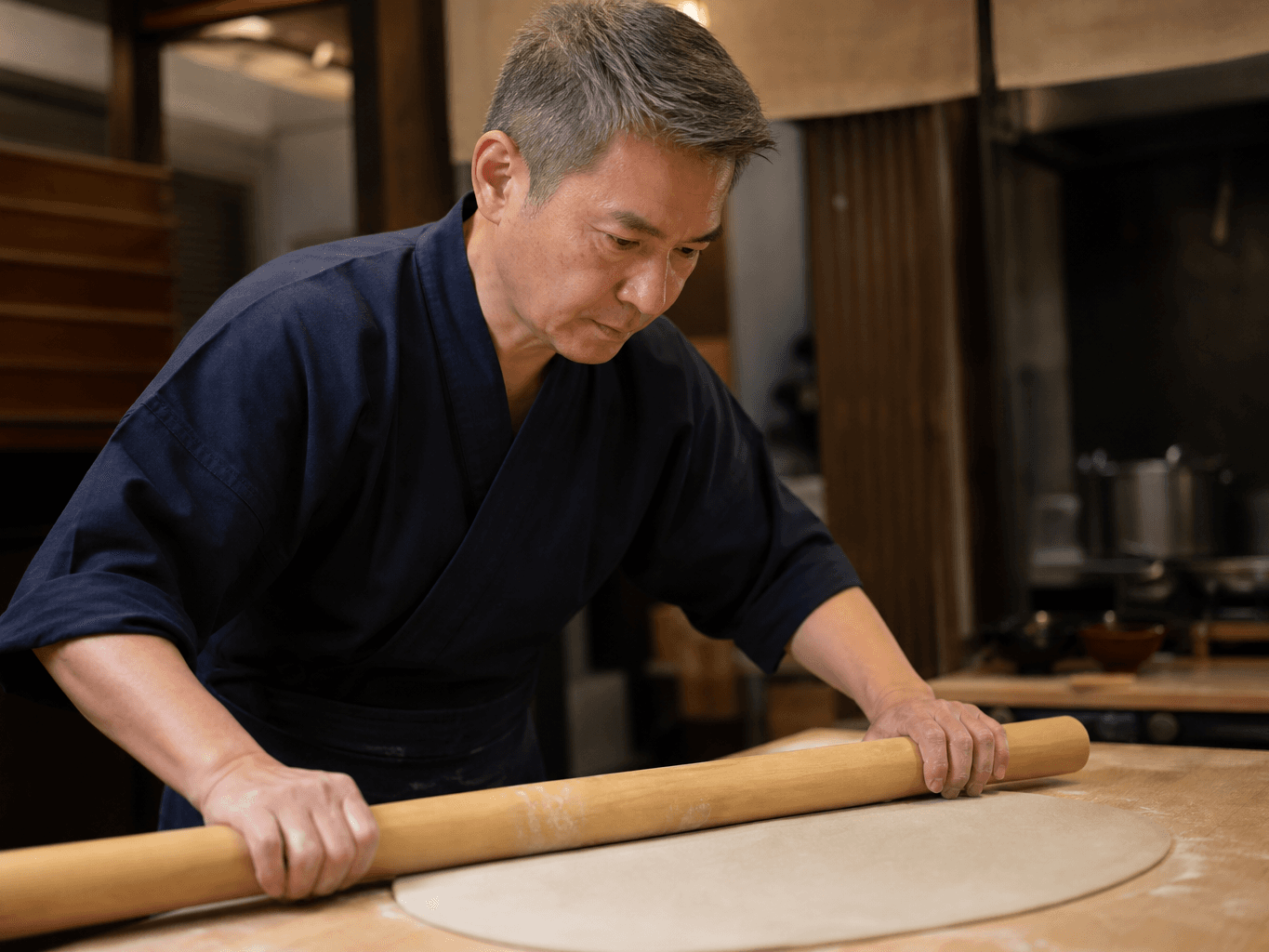 蕎麦を打つ職人 - Craftsman Making Handmade Soba Noodles