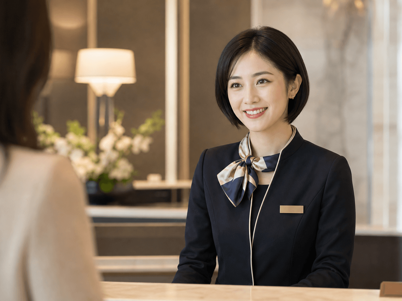フロントで対応するマンションコンシェルジュ - Concierge Assisting a Resident at the Front Desk