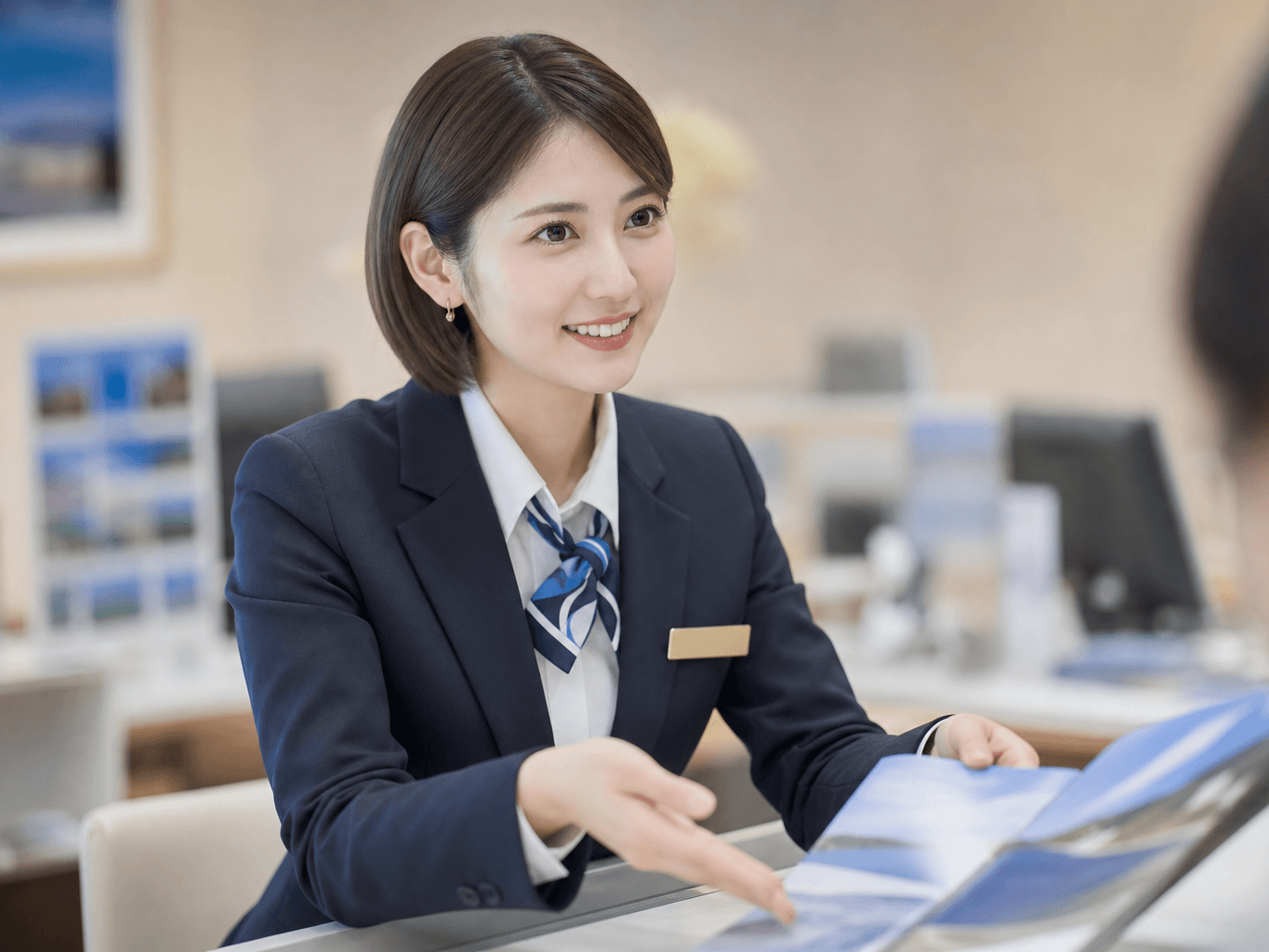 ツアープランを提案する旅行代理店スタッフ - Travel Agent Proposing a Tour Plan