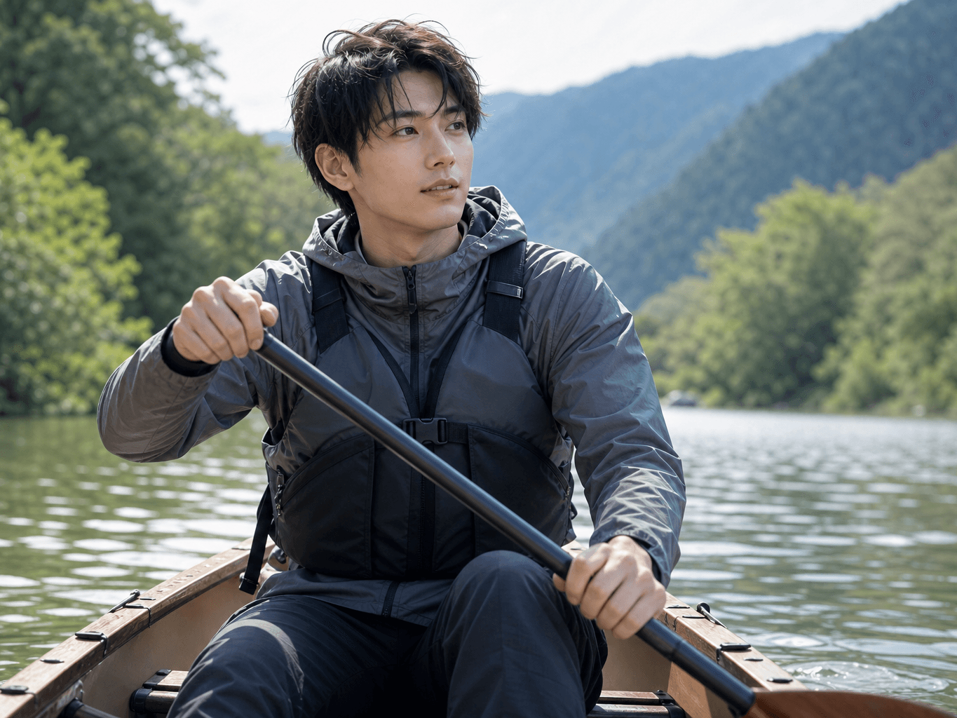 川でカヌーを漕ぐ様子 - Paddling a canoe down a calm river