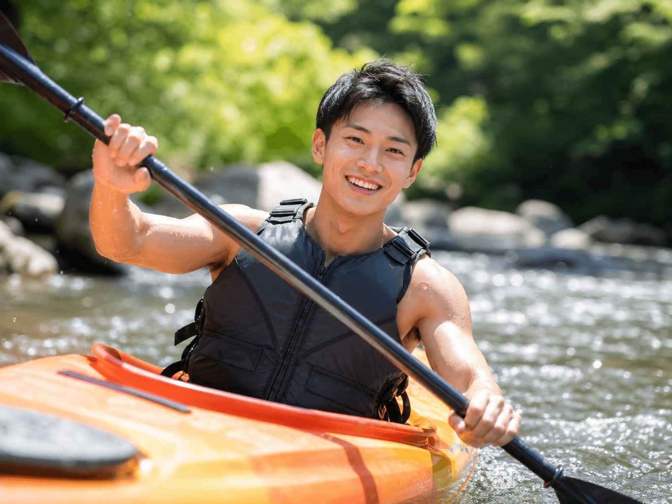 渓流でカヤックを漕ぐ男性 - Man Kayaking Down a River