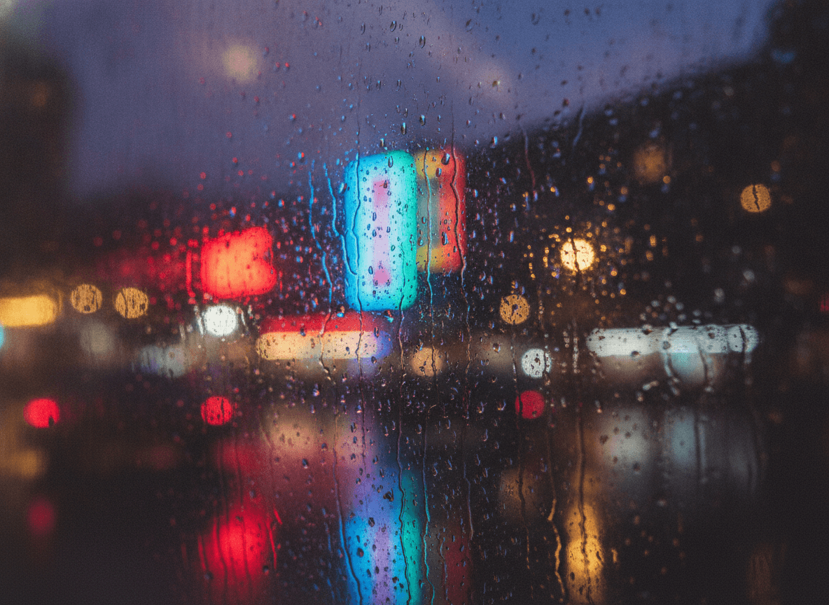 濡れた窓越しに滲む夜の街のネオン光 - Colorful Neon City Lights Through a Wet Window